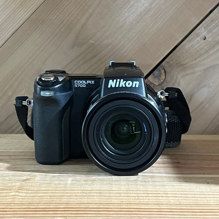 Nikon Coolpix 5700 Digital Camera w/ 8.9–71.2mm f/2.8–4.2 Nikkor Zoom Lens (3050034)