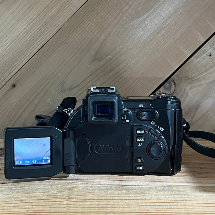 Nikon Coolpix 5700 Digital Camera w/ 8.9–71.2mm f/2.8–4.2 Nikkor Zoom Lens (3050034)