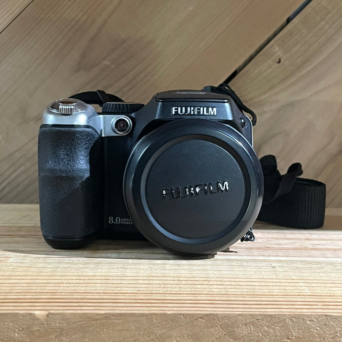 Fujifilm FinePix S8000fd Digital Camera w/ Batteries, Lens Cap & Strap (7UA01213)