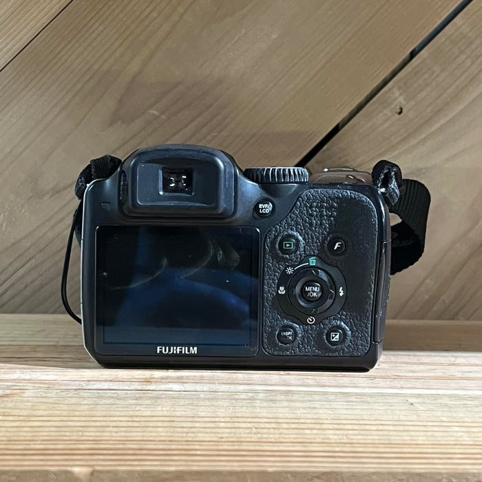 Fujifilm FinePix S8000fd Digital Camera w/ Batteries, Lens Cap & Strap (7UA01213)