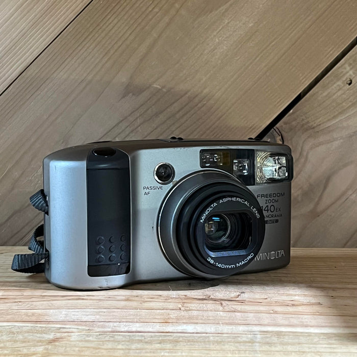 Minolta Freedom Zoom 140EX Panorama Date 38-140mm Point & Shoot Camera (55907501)