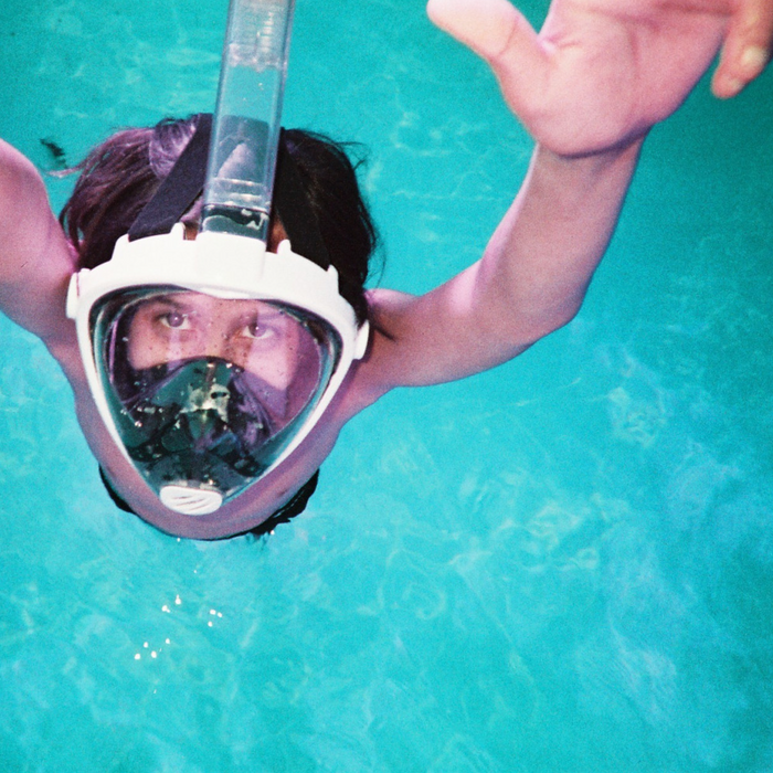 Analogue Aqua - Simple Use Reloadable Camera & Underwater Case LomoChrome Purple