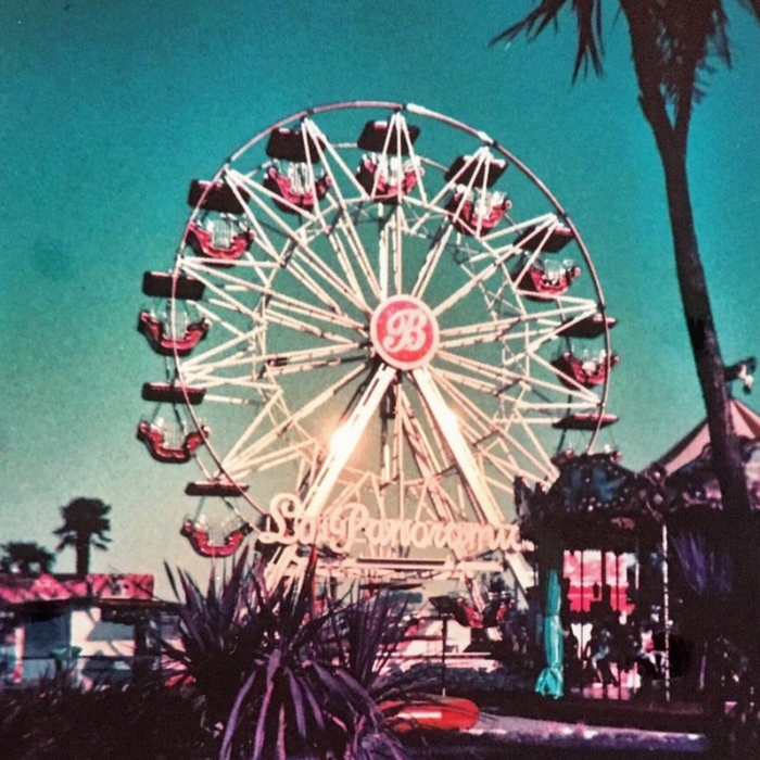 Simple Use Reloadable Film Camera LomoChrome Purple Saturday Edition