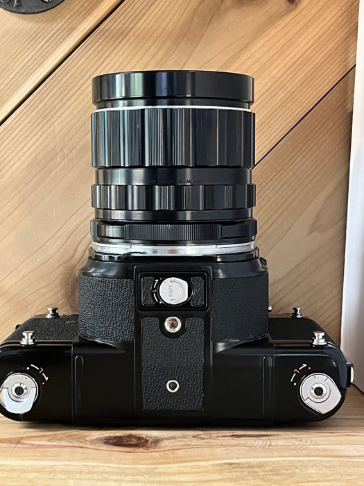 Pentax 6x7 4138679 with 75mm f/4.5 Lens, Non Metered Prism.