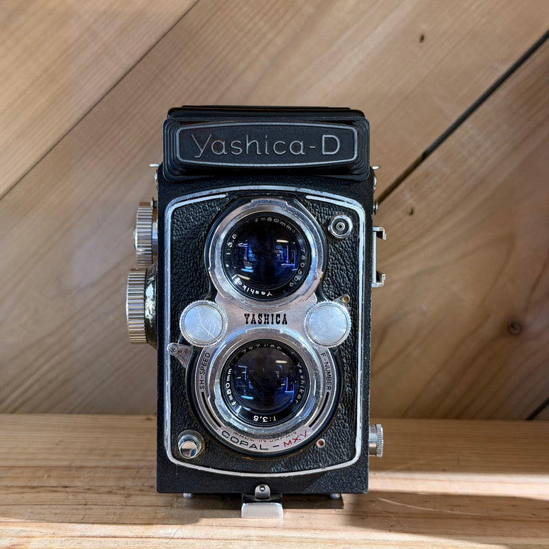 Yashica D Twin-Lens Reflex (TLR) Medium Format Film Camera w/ Yashikor 80mm f/3.5 Lens (D 7081198)