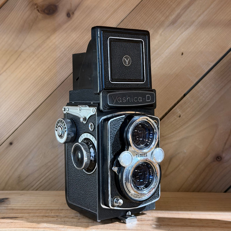 Yashica D Twin-Lens Reflex (TLR) Medium Format Film Camera w/ Yashikor 80mm f/3.5 Lens (D 7081198)
