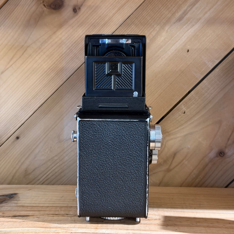 Yashica D Twin-Lens Reflex (TLR) Medium Format Film Camera w/ Yashikor 80mm f/3.5 Lens (D 7081198)