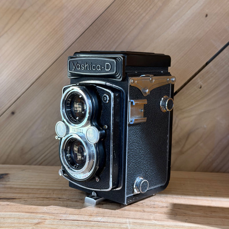 Yashica D Twin-Lens Reflex (TLR) Medium Format Film Camera w/ Yashikor 80mm f/3.5 Lens (D 7081198)