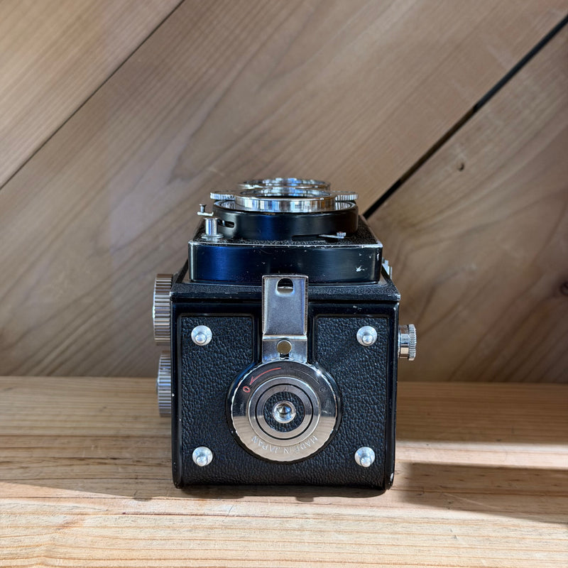 Yashica D Twin-Lens Reflex (TLR) Medium Format Film Camera w/ Yashikor 80mm f/3.5 Lens (D 7081198)