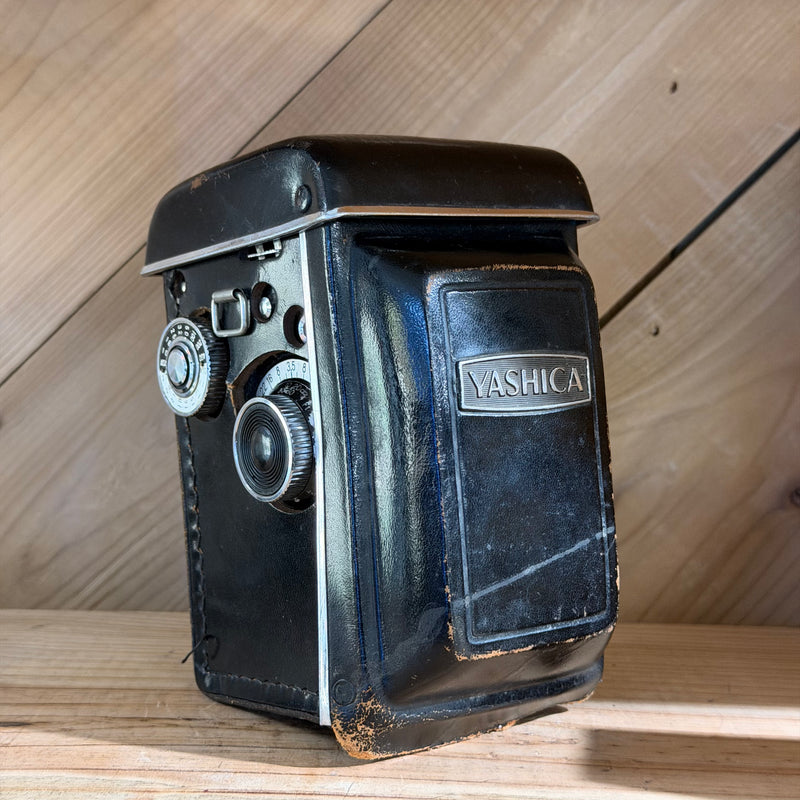 Yashica D Twin-Lens Reflex (TLR) Medium Format Film Camera w/ Yashikor 80mm f/3.5 Lens (D 7081198)