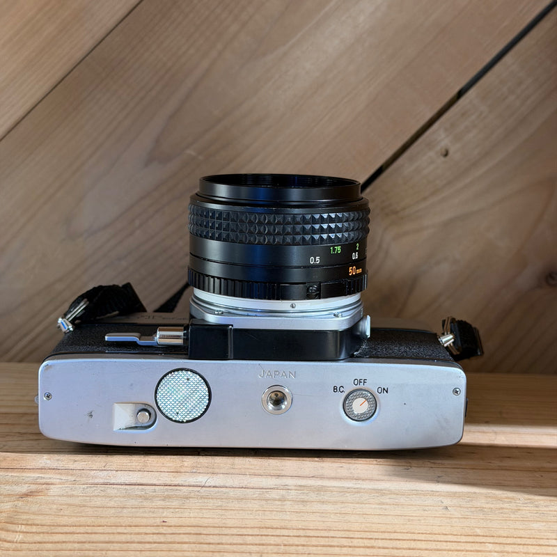 Minolta SRT 202 35mm SLR Film Camera w/ Minolta MC Rokkor-X 50mm f/1.7 Lens (2350946)