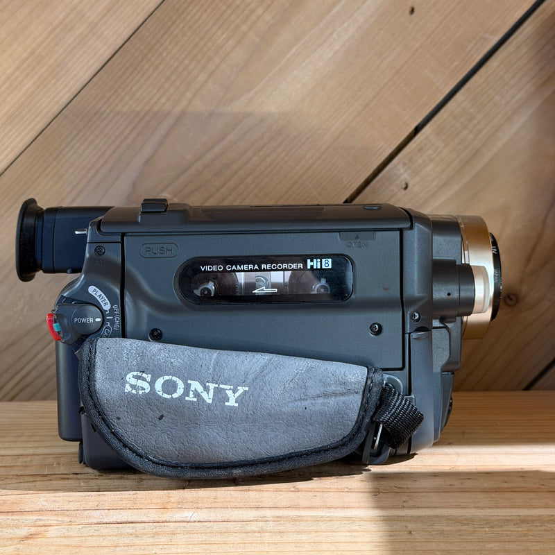 Sony Handycam CCD-TRV308 Hi8 Camcorder (NTSC) w/ 20x Optical Zoom (1370051)