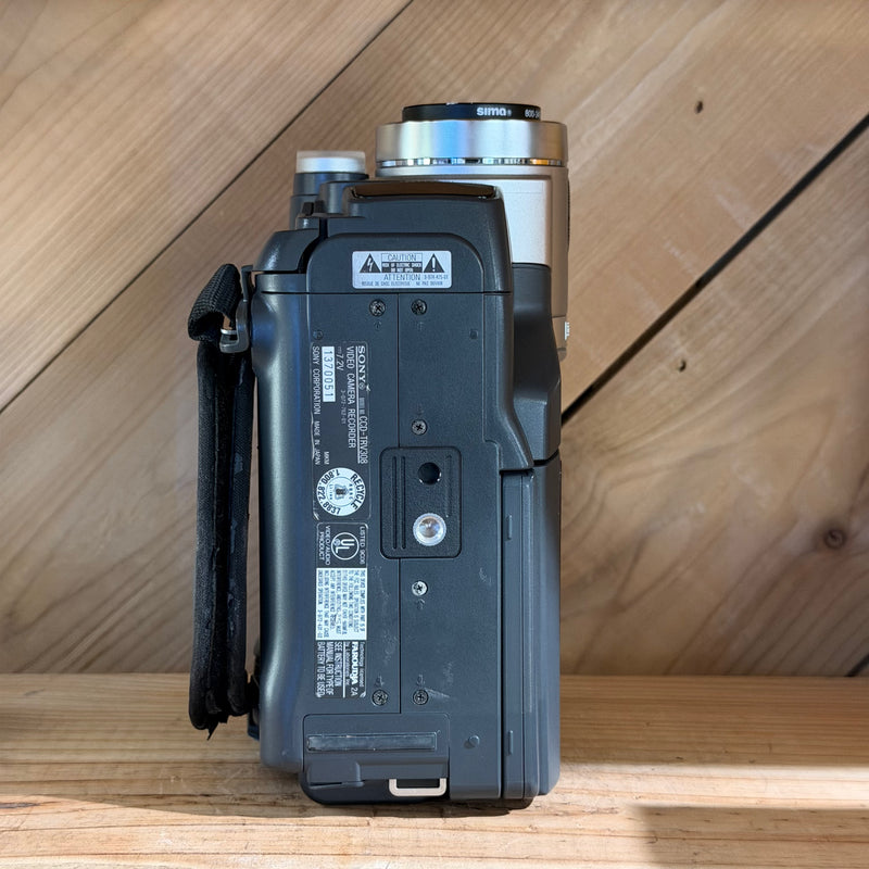 Sony Handycam CCD-TRV308 Hi8 Camcorder (NTSC) w/ 20x Optical Zoom (1370051)