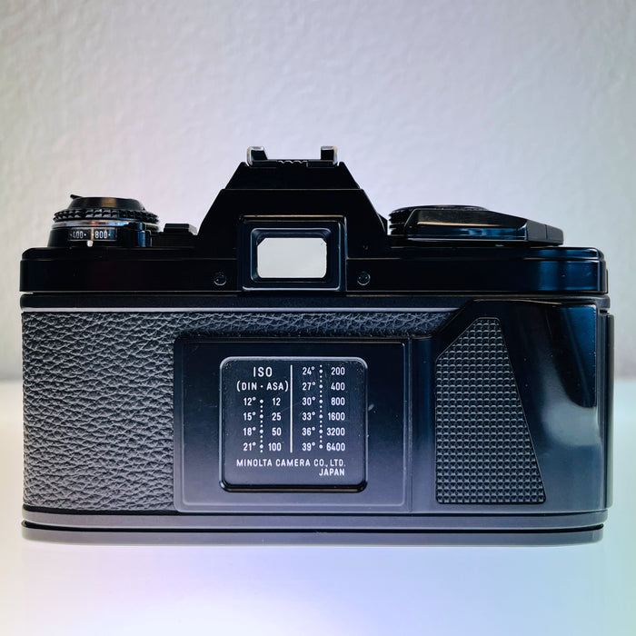 Minolta X-570 SLR with 50mm f/1.7 lens S#9090421