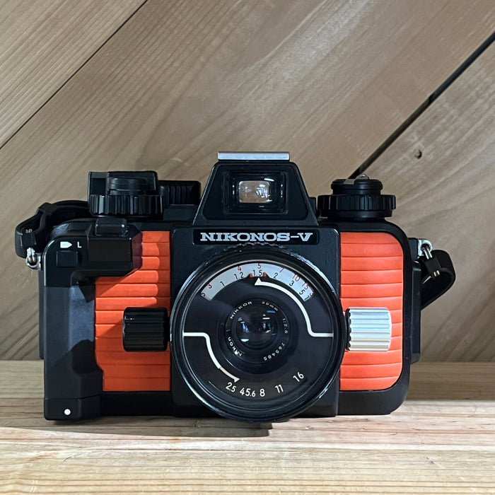 Nikon Nikonos V Underwater 35mm Film Camera w/ 35mm f/2.5 Lens (3035260)