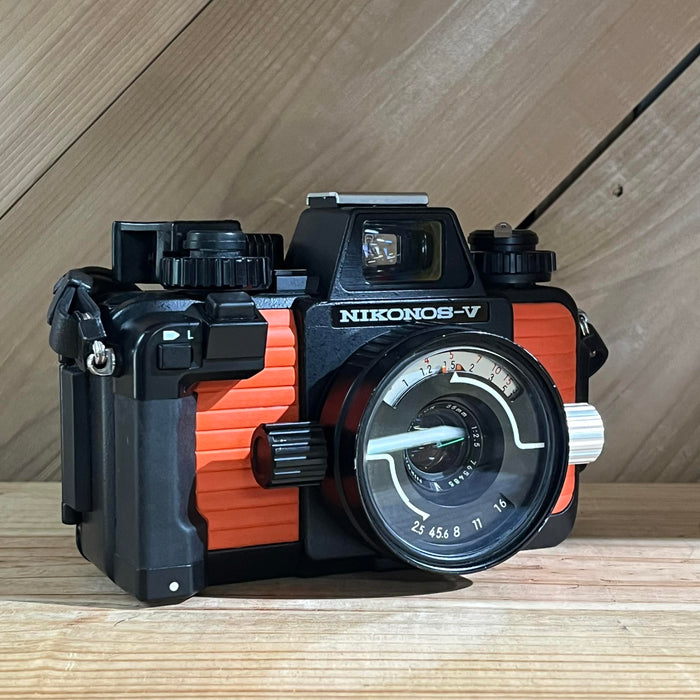 Nikon Nikonos V Underwater 35mm Film Camera w/ 35mm f/2.5 Lens (3035260)