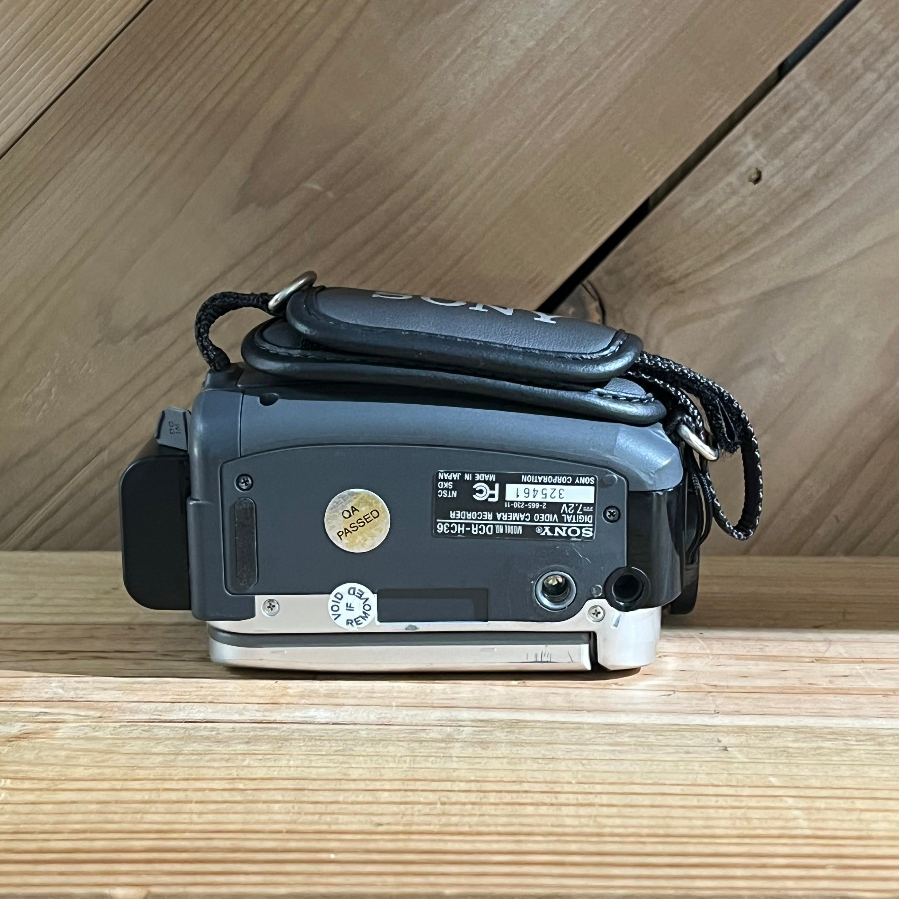 Sony Handycam DCR-HC36 MiniDV Camcorder w/ Battery & Charger