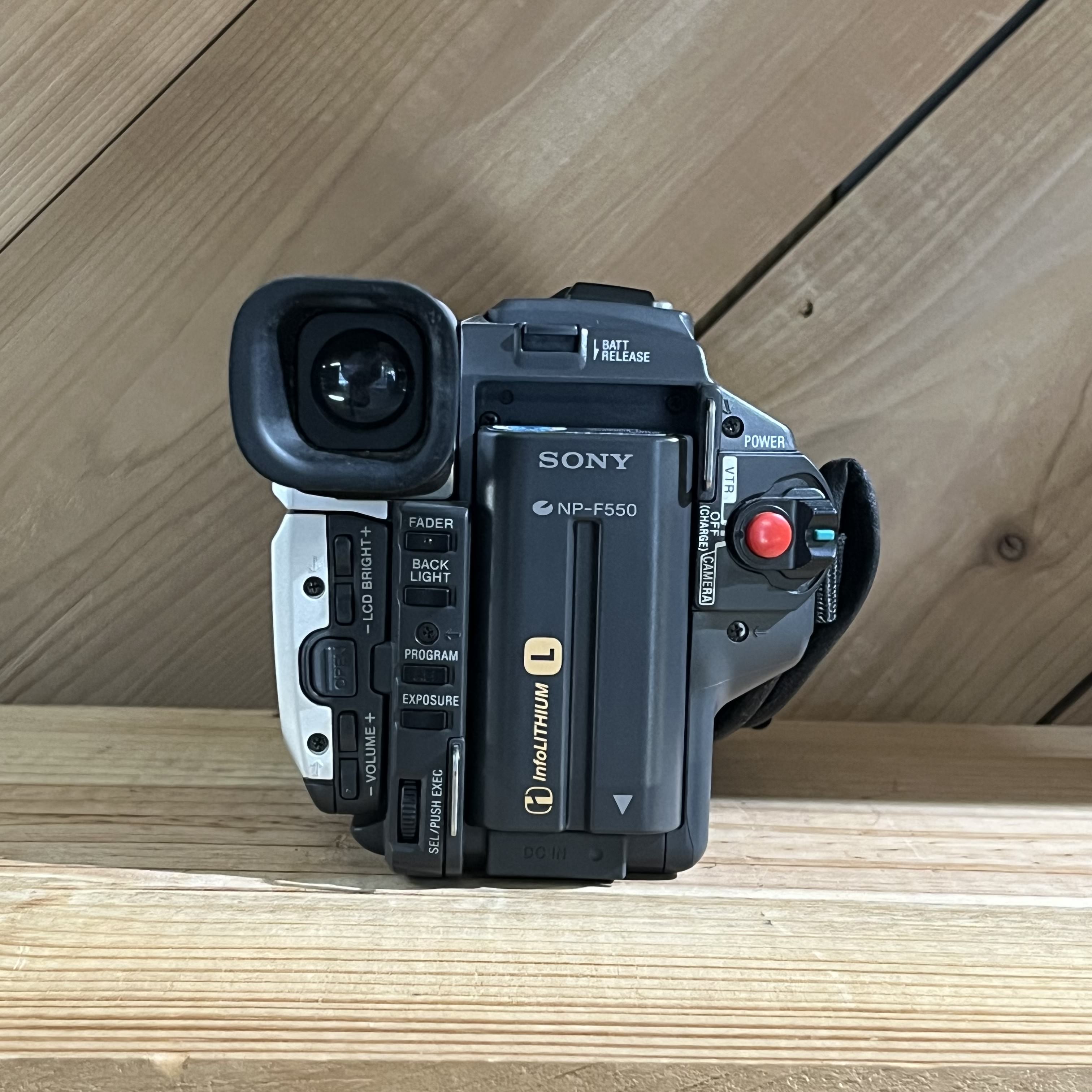 Sony DCR-TRV120 NTSC Digital8 Hi-8 Camcorder w/ 3.7–92.5mm Lens