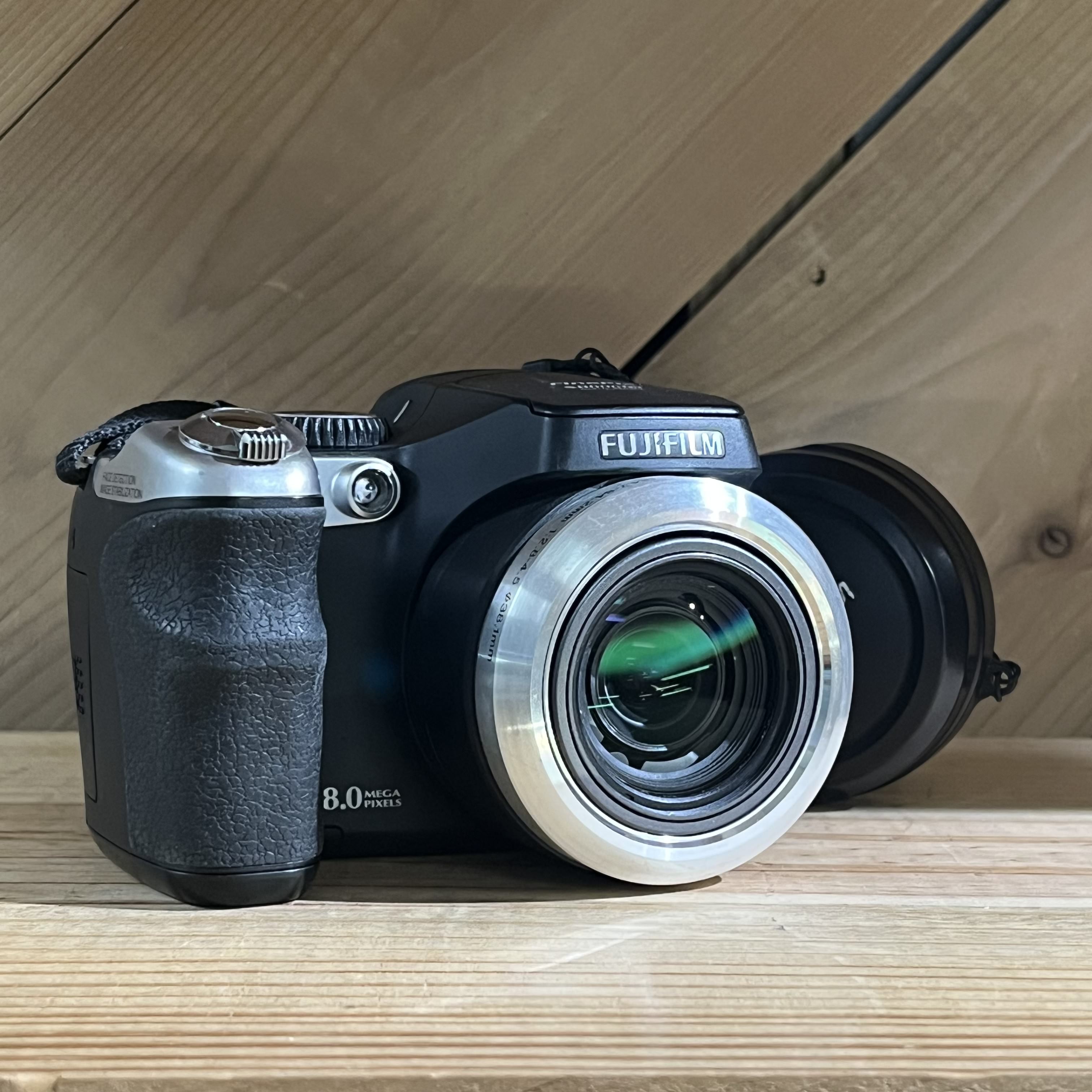Fujifilm FinePix S8000fd Digital Camera w/ Batteries, Lens Cap