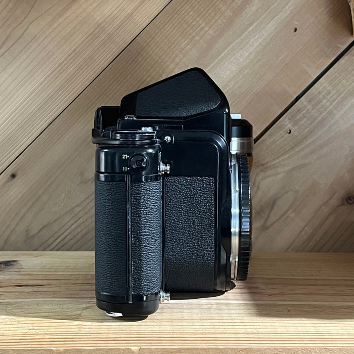 Asahi Pentax 6x7 Medium Format SLR Camera – Black Body & Wood Grip & Prism Viewfinder