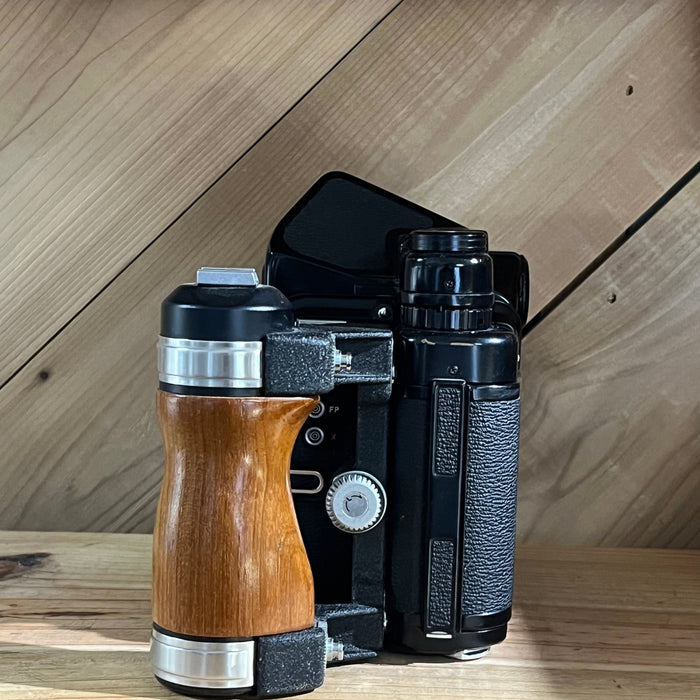 Asahi Pentax 6x7 Medium Format SLR Camera – Black Body & Wood Grip & Prism Viewfinder