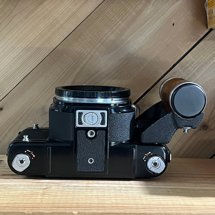 Asahi Pentax 6x7 Medium Format SLR Camera – Black Body & Wood Grip & Prism Viewfinder