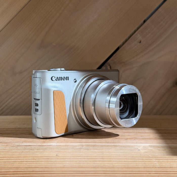 Canon PowerShot SX740 HS Silver Digital Camera w/ 4GB Memory Card (022056001558)