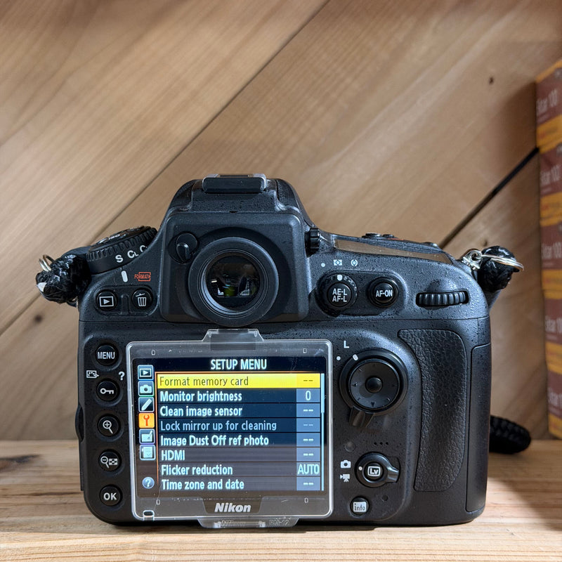 Nikon D800 DSLR + NIKKOR 85mm f/1.8G Lens Kit (8665)
