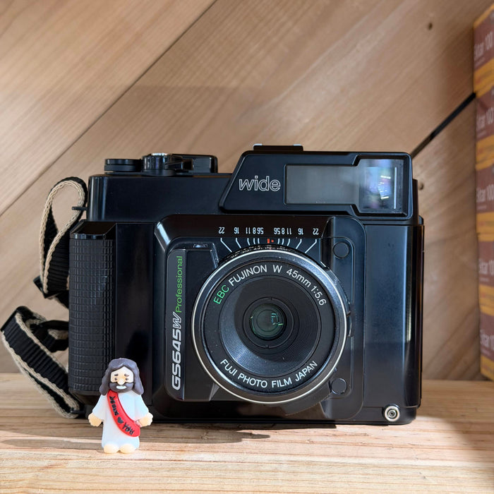 Fujifilm Fujica GS645W Professional 6×4.5 Medium Format Rangefinder – 45mm Fixed Lens - 645 Fuji