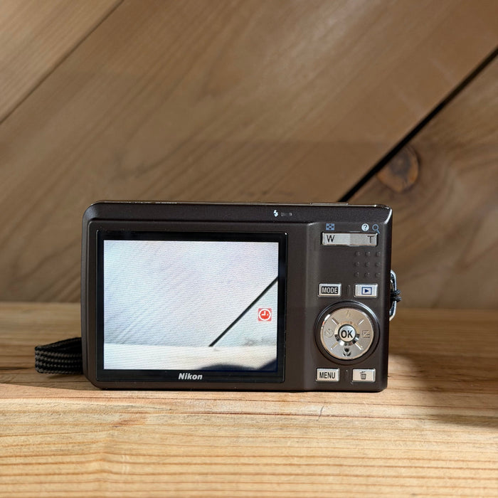 Nikon Coolpix S550 Digital Compact Camera (Dark Grey) (32197306)