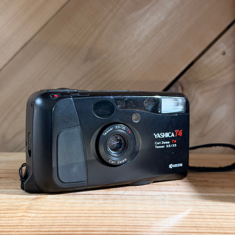 Yashica T4 Carl Zeiss T* 35mm Point & Shoot Film Camera (280688)