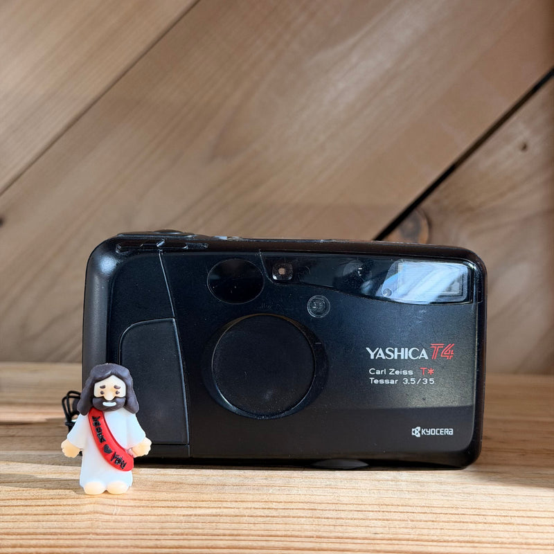 Yashica T4 Carl Zeiss T* 35mm Point & Shoot Film Camera (280688)