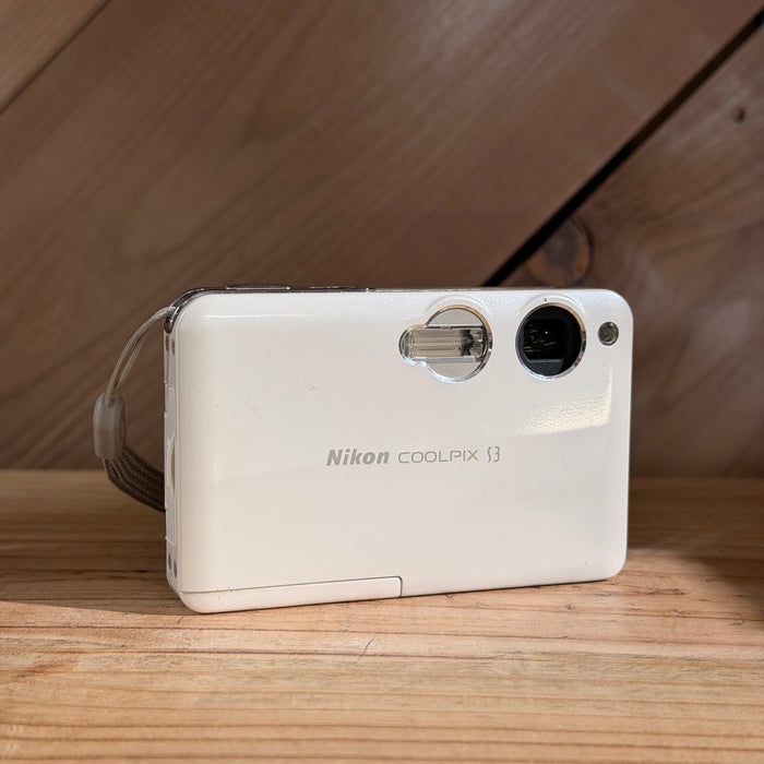 Nikon Coolpix S3 Digital Compact Camera (White) (33117702)