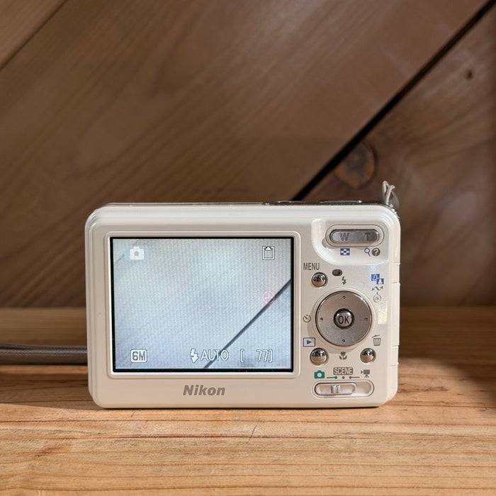 Nikon Coolpix S3 Digital Compact Camera (White) (33117702)