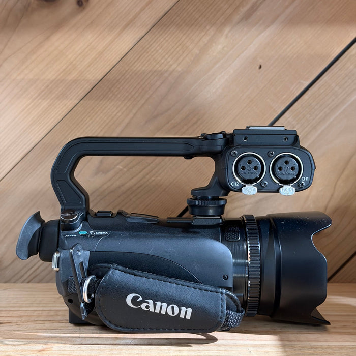 Canon XA10 Professional HD Camcorder w/ Canon Zoom Lens (452490301310)
