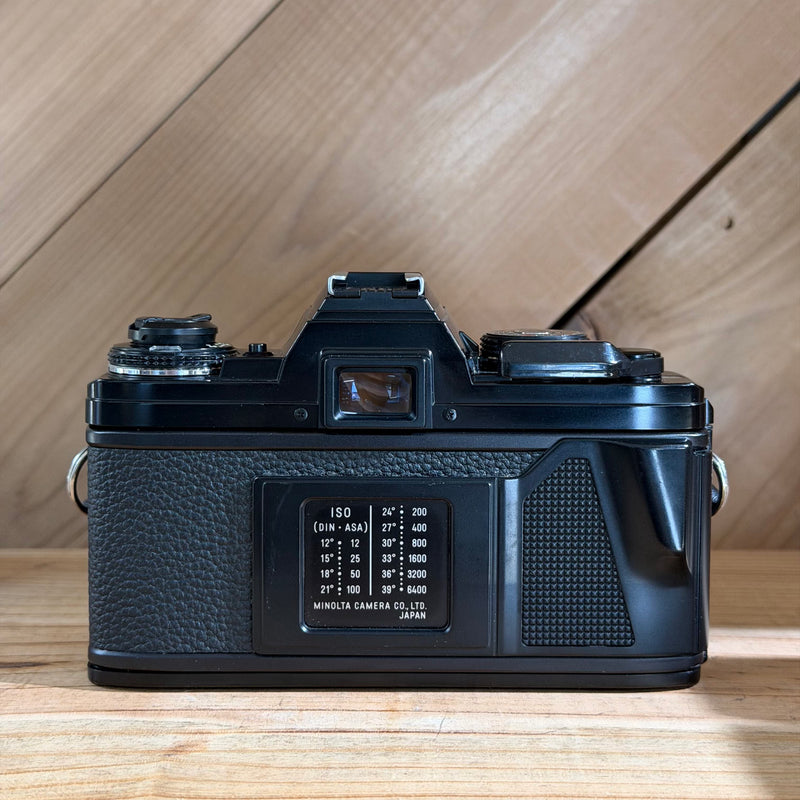 Minolta X-700 35mm SLR Film Camera w/ Vivitar Wide Angle MC 28mm f/2.8 Lens (1343747)