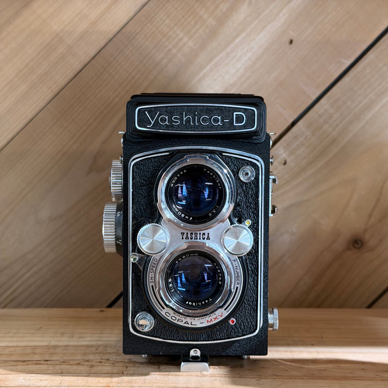 Yashica-D Twin Lens Reflex Medium Format Film Camera (D6070606)