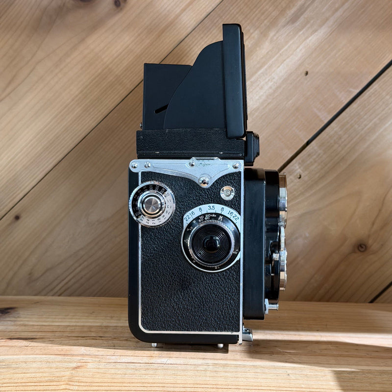 Yashica-D Twin Lens Reflex Medium Format Film Camera (D6070606)