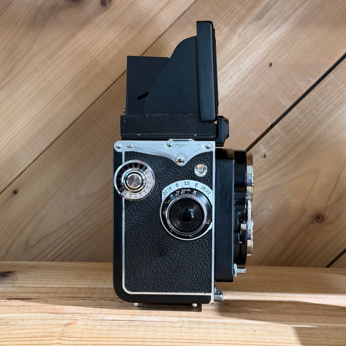 Yashica-D Twin Lens Reflex Medium Format Film Camera (D6070606)