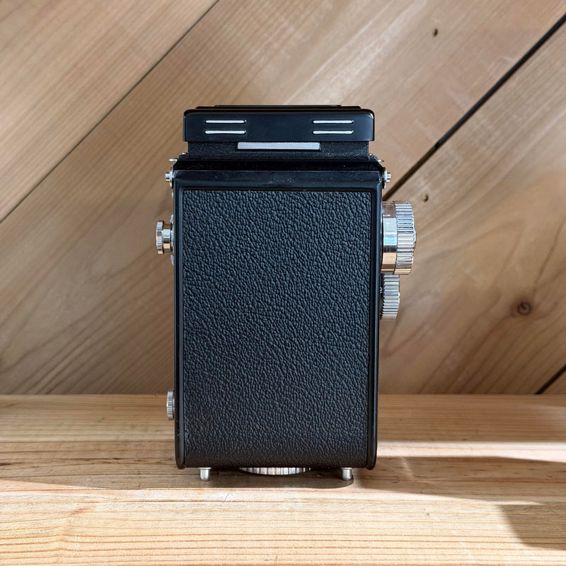 Yashica-D Twin Lens Reflex Medium Format Film Camera (D6070606)