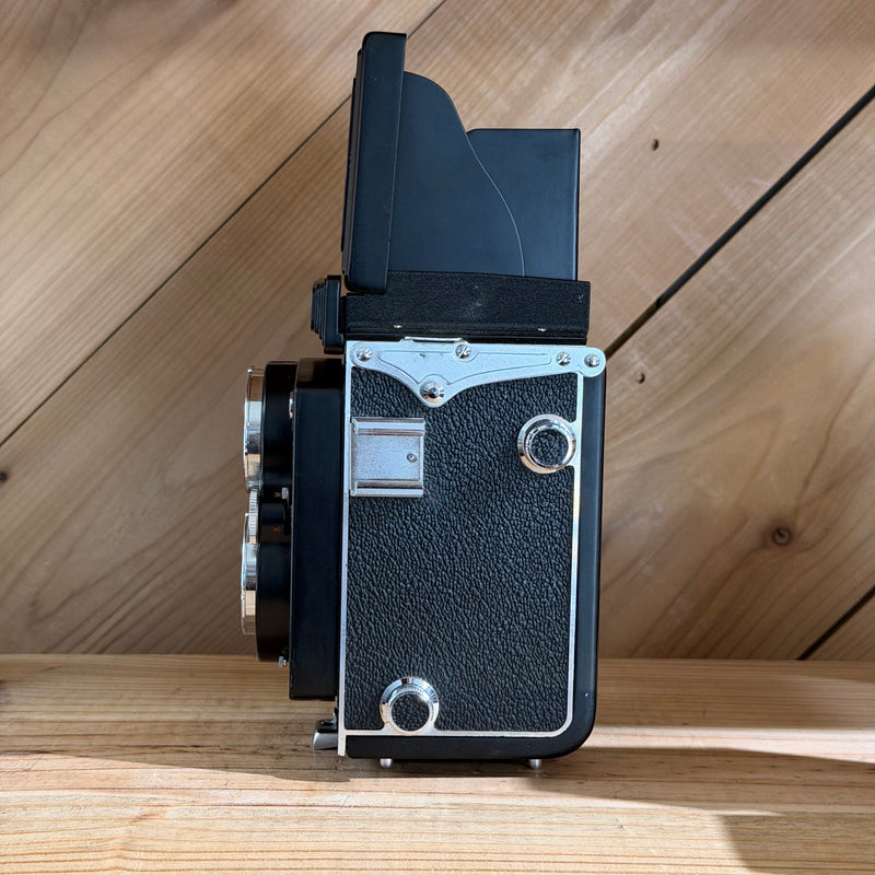 Yashica-D Twin Lens Reflex Medium Format Film Camera (D6070606)