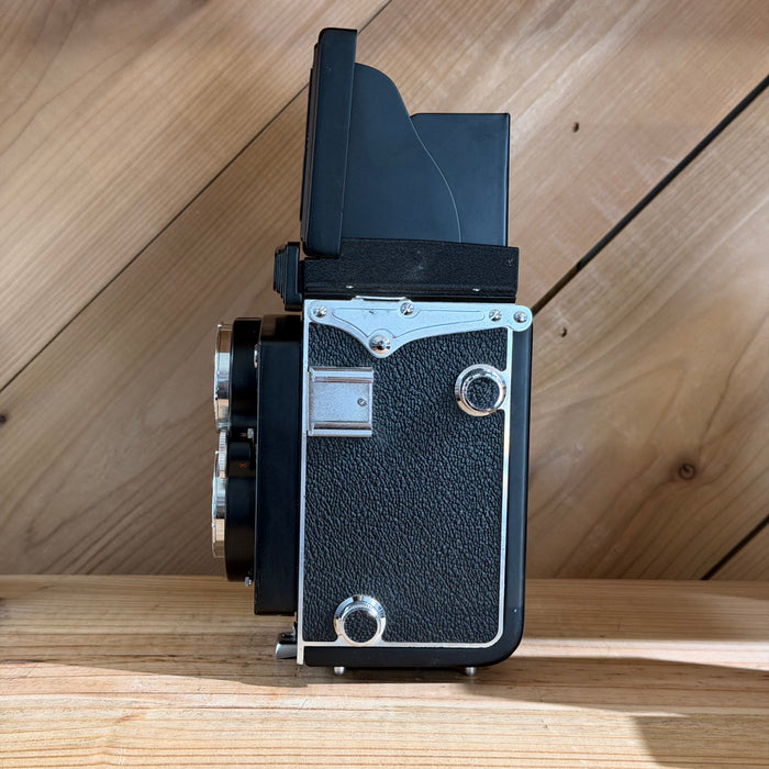 Yashica-D Twin Lens Reflex Medium Format Film Camera (D6070606)