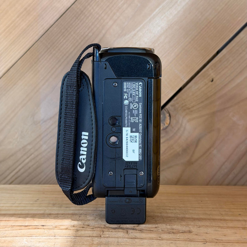 Canon VIXIA HF R42 HD Digital Camcorder (642664400832)