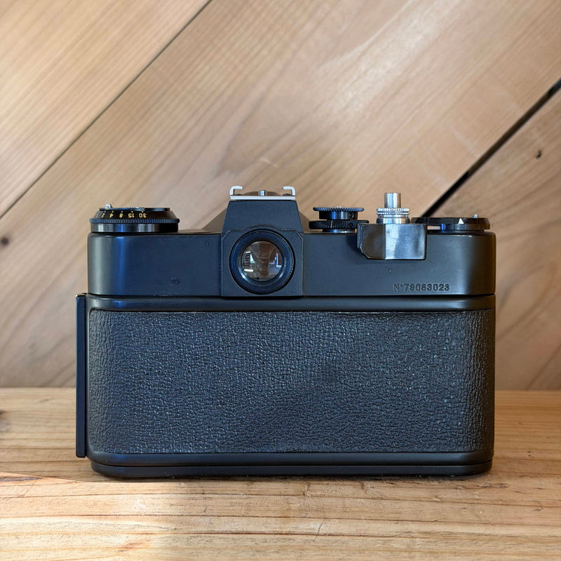 Zenit EM 35mm SLR Film Camera w/ Helios-44M 58mm f/2 Lens (N 79083023)
