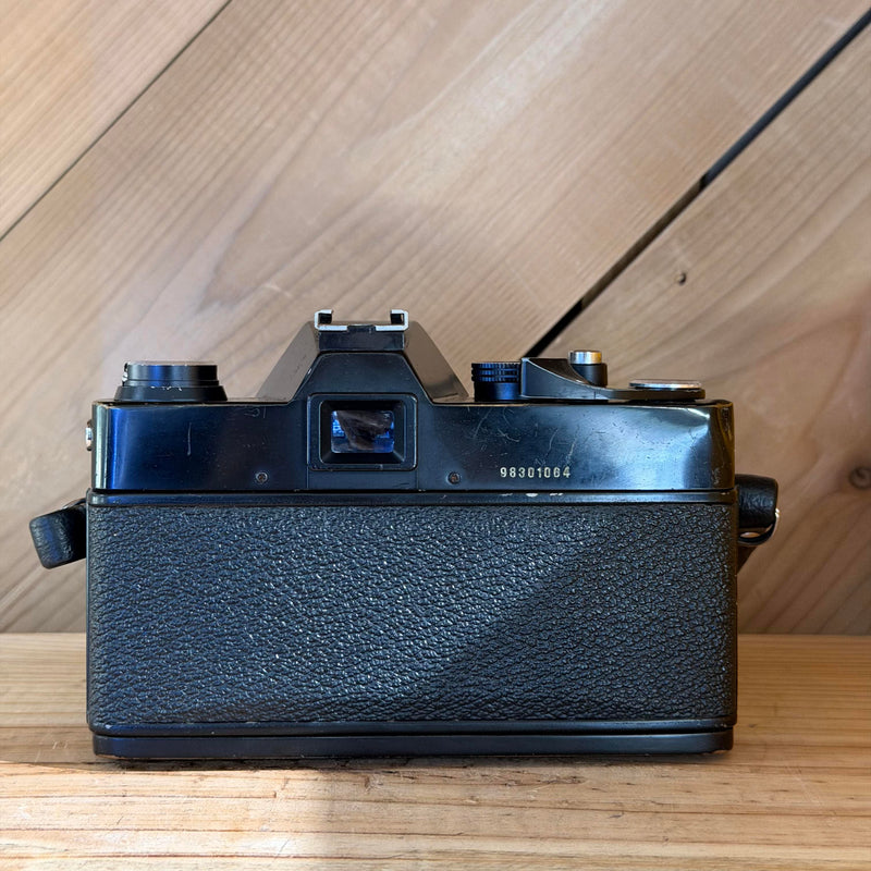 Vivitar 220/SL 35mm SLR Film Camera w/ Vivitar 50mm f/1.8 Lens (98301064)