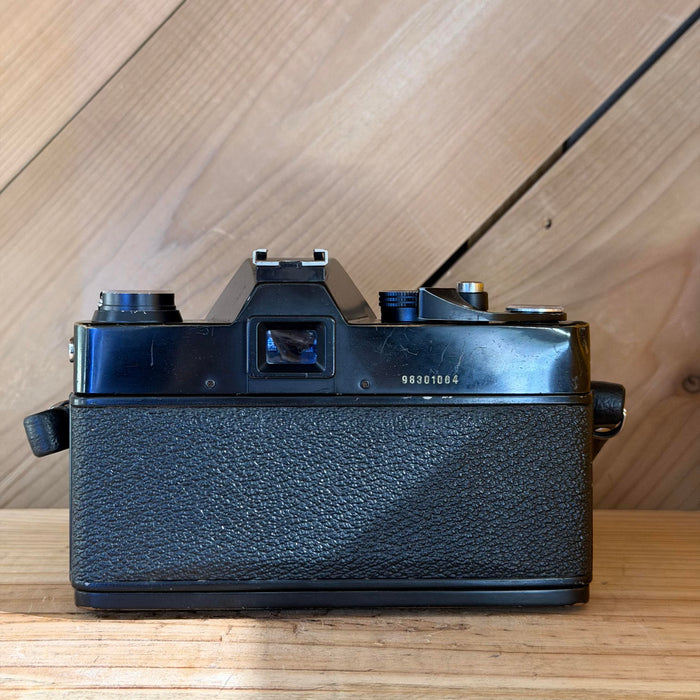 Vivitar 220/SL 35mm SLR Film Camera w/ Vivitar 50mm f/1.8 Lens (98301064)