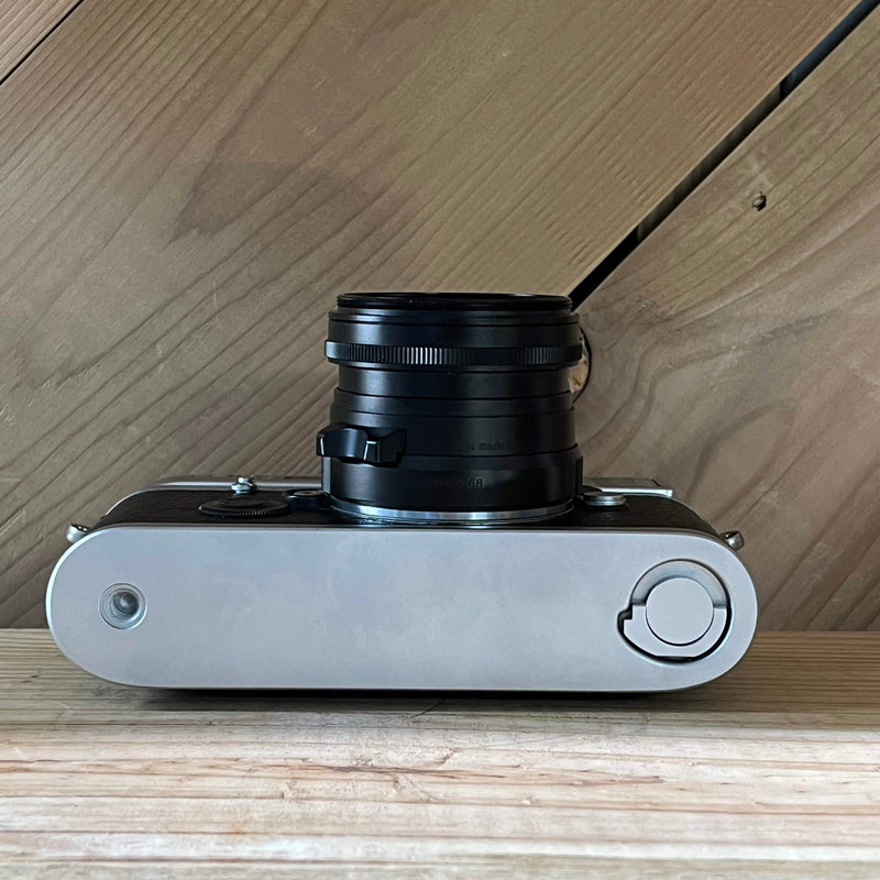 Leica M6 TTL with Voigtlander 28mm f/2 Lens (6342)