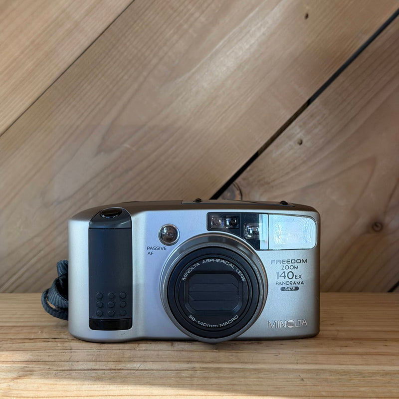 Minolta Freedom Zoom 140EX Panorama Date 35mm Point & Shoot Film Camera (62904250)