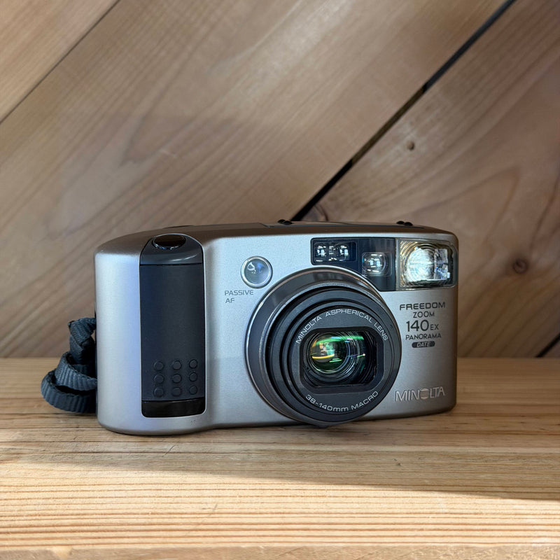 Minolta Freedom Zoom 140EX Panorama Date 35mm Point & Shoot Film Camera (62904250)