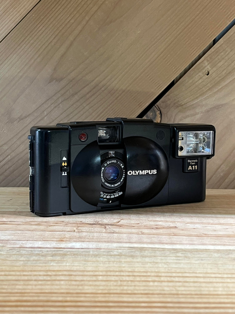 Olympus XA2 35mm Point and Shoot & A11 Flash Unit (1426)